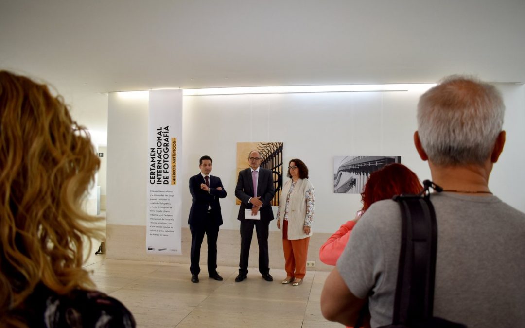 La Universidad San Jorge y el Grupo Hierros Alfonso inauguran la exposición del certamen internacional de fotografía Hierros artísticos