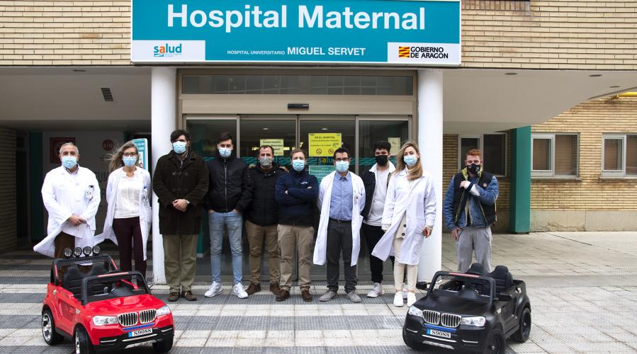 Centro San Valero entrega dos coches eléctricos al Hospital Materno Infantil Miguel Servet