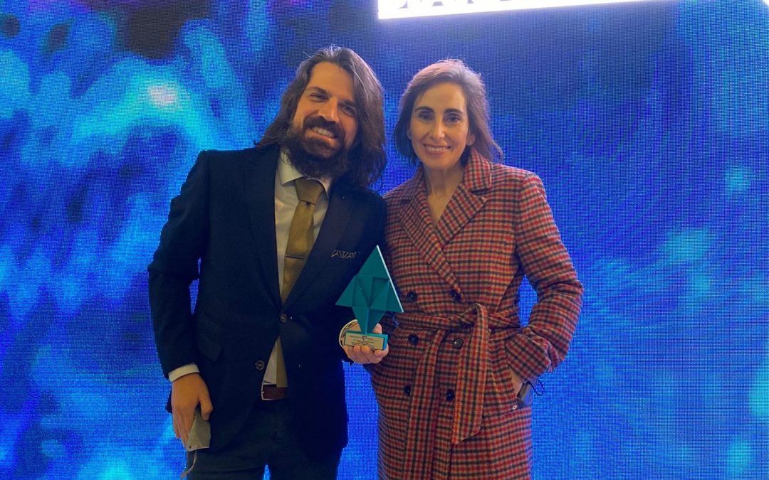 El docente de la USJ Édgar Abarca galardonado con el Premio E-nnova Health