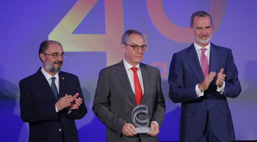 El rey Felipe VI entrega al Grupo San Valero el Premio «Gran Empresa» de CEOE Aragón