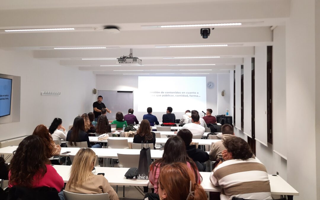 El publicista Santiago Cosme imparte el primer Workshop Alumni USJ sobre comunicación y marca personal