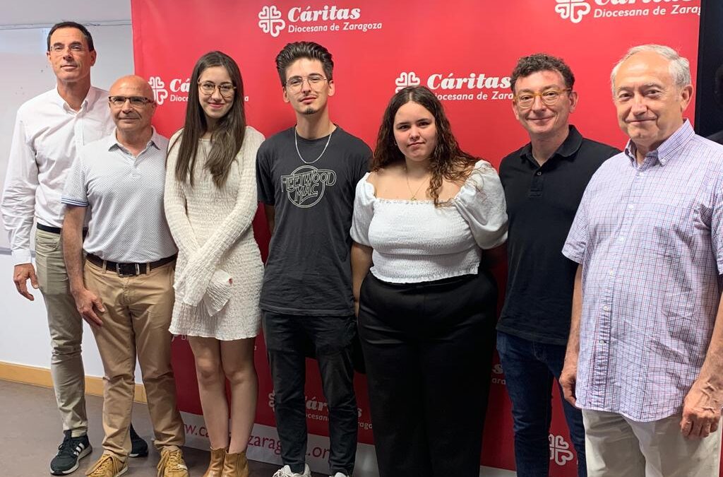 Tres alumnos de la Universidad San Jorge realizan un vídeo para dar a conocer el proyecto social Moda re- de Cáritas Diocesana de Zaragoza