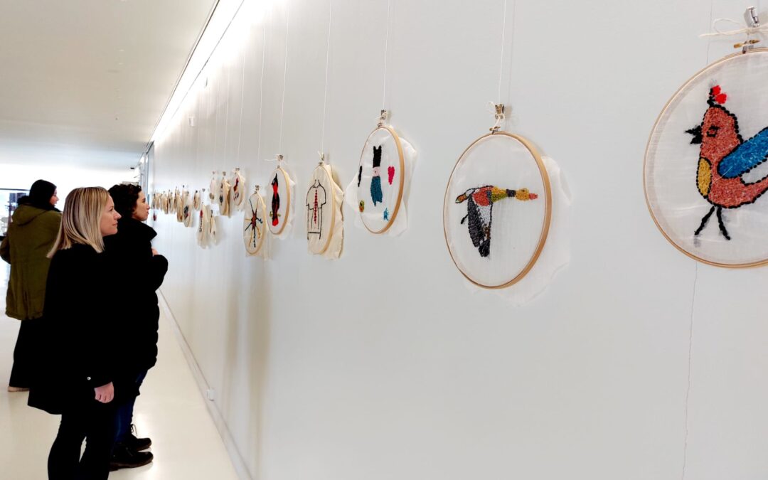 La Universidad San Jorge inaugura la exposición ‘Yo bordo’ que incluye obras creadas en Fundación Rey Ardid