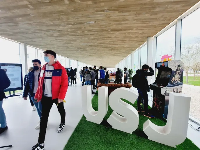 La USJ inaugura GG ZGZ DEVS!, una exposición de videojuegos desarrollados en Zaragoza que destacan en la industria nacional e internacional