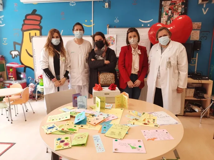 Cuentos y tarjetas positivas para los niños del Aula Hospitalaria del Hospital Infantil Miguel Servet