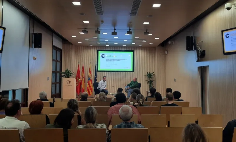 El periodista Antonio Pampliega habla sobre la profesión, los conflictos bélicos, sus nuevos proyectos y su secuestro en un encuentro organizado por Cultura USJ y el Centro San Valero