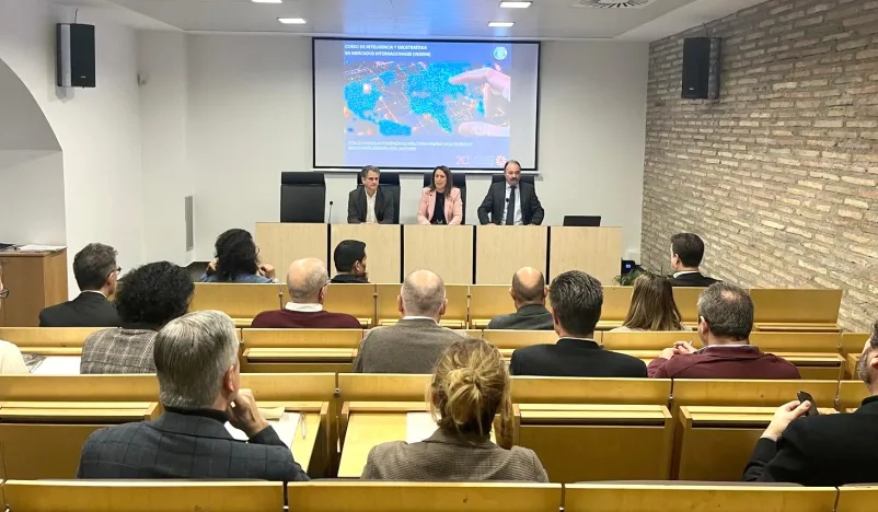 La USJ presenta el curso de Inteligencia y Geoestrategia en Mercados Internacionales a las empresas que colaboraron en su creación