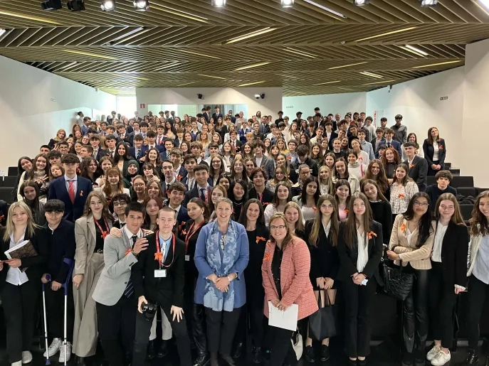 Más de 200 alumnos de 17 centros educativos debaten sobre inteligencia artificial y salud mental en la VIII Asamblea Extraordinaria de Aragón del Modelo Parlamento Europeo