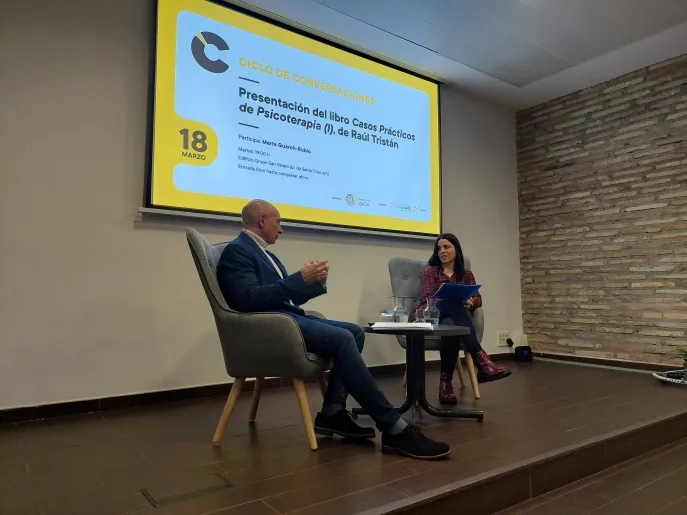 Presentación del libro 'Casos prácticos de psicoterapia (I)' que aborda la relevancia de la salud mental en la sociedad actual