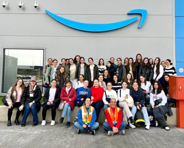 Estudiantes del programa STEM Talent Girl Aragón visitan las instalaciones de Amazon en Zaragoza
