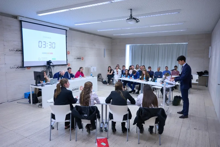 La VI Liga de debate de la USJ aborda la libertad de expresión frente a la cultura de la cancelación