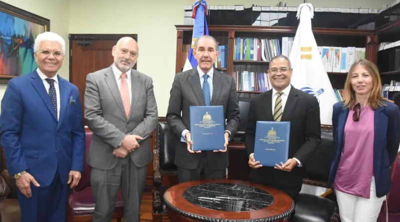 El MESCyT firma un acuerdo para becas con la Universidad Dominicana San Valero (UNISVA)