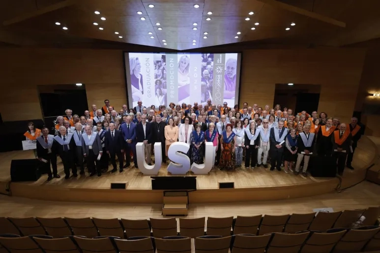 La Universidad San Jorge celebra la ceremonia de graduación de más de 130 alumnos de USJ Sénior 