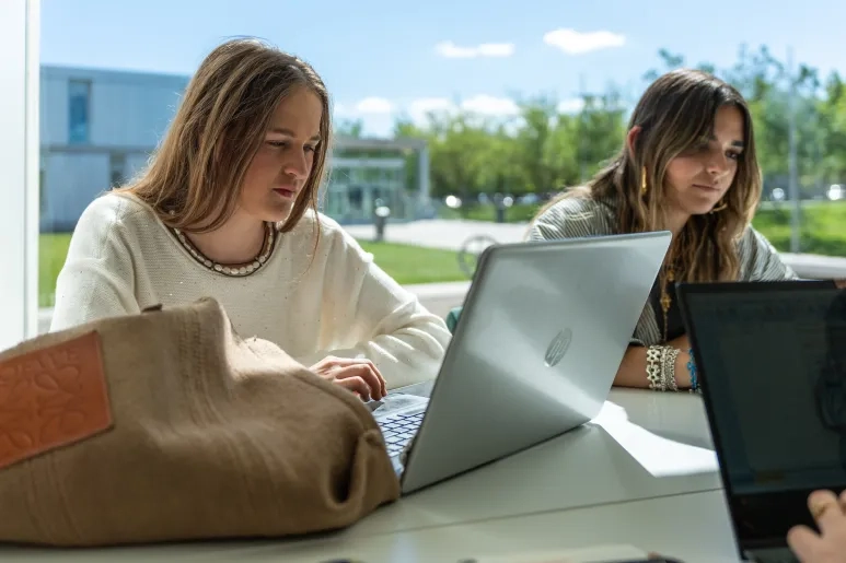 El grado en Ingeniería Informática de la USJ se podrá cursar en modalidad dual para reforzar aún más la inmersión de los alumnos en las empresas