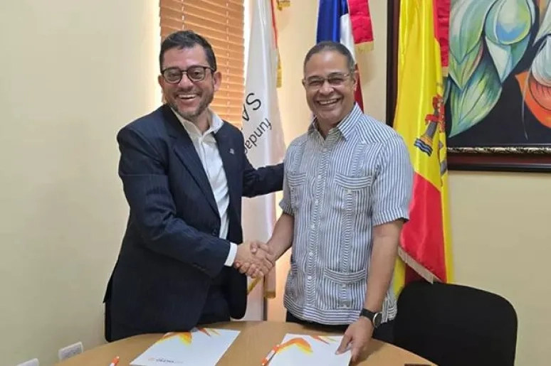 UNISVA y CAES ACADEMY firman convenio para certificar programas de diplomados y formación continua