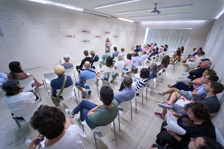 La Universidad San Jorge recibe a los 18 alumnos que comienzan un nuevo programa formativo abierto a jóvenes con discapacidad intelectual, del desarrollo o del espectro autista 