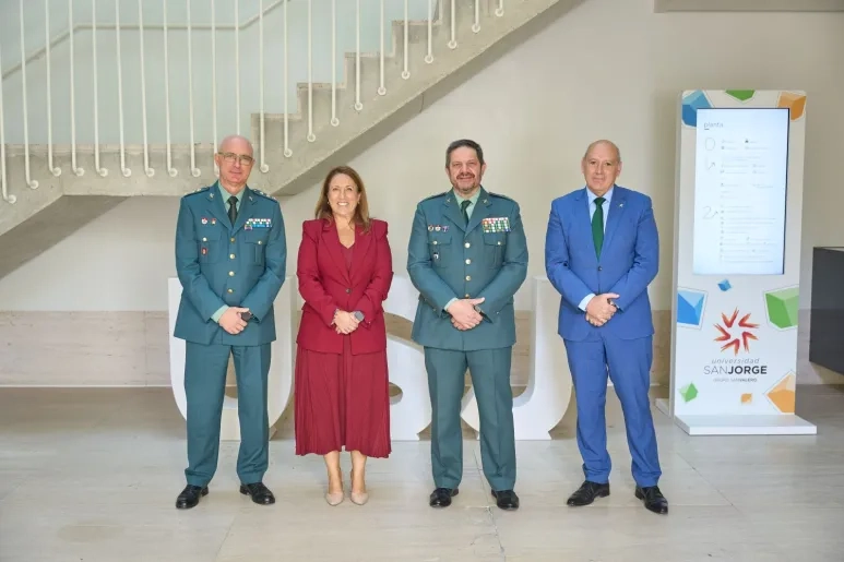 Antonio Jesús Orantos, general de brigada y nuevo mando de la 8ª Zona de la Guardia Civil, visita la Universidad San Jorge 