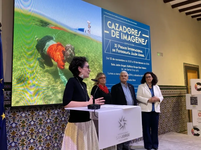 Inauguración de la exposición 'Cazadores de Imágenes'.  XI Premio Internacional de Fotografía Jalón Ángel