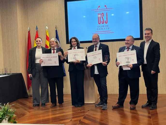 El equipo “Con-Vénceme” se alza con la II Liga de Debate USJ Sénior tras cuestionar el uso de la IA