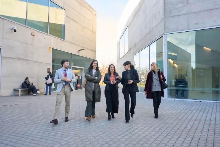 La nueva presidenta del Colegio Oficial de Enfermería visita la Universidad San Jorge 