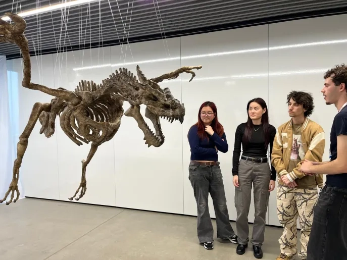 Los estudiantes de Diseño Digital y Tecnologías Creativas reinterpretan la leyenda de San Jorge en la exposición ‘Escamas’ 