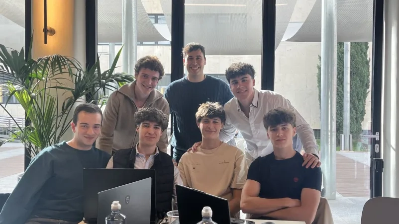 Dos equipos de alumnos de la Escuela de Arquitectura y Tecnología participan en la gran final del hackathon internacional OdiseIA4Good 2026
