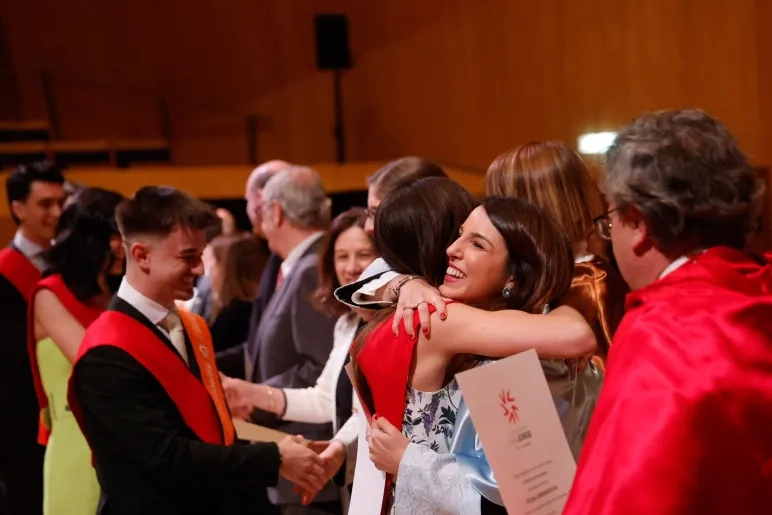 La Universidad San Jorge celebra la segunda graduación de la promoción 2026 y la primera de alumnos del programa USJ Diversa 