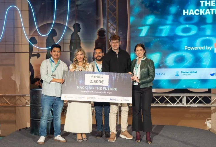 El equipo del egresado de la USJ Luis Ángel Peralta, ganador del hackathon The Wave 2026 en Zaragoza