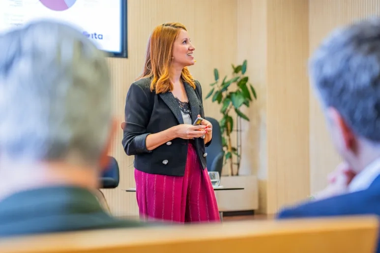 Esther Borao comparte en la Universidad San Jorge su visión sobre innovación, creatividad y liderazgo tecnológico