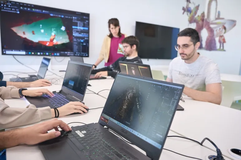 Tres estudiantes de la Universidad San Jorge, semifinalistas del concurso nacional de videojuegos DevContest 2026