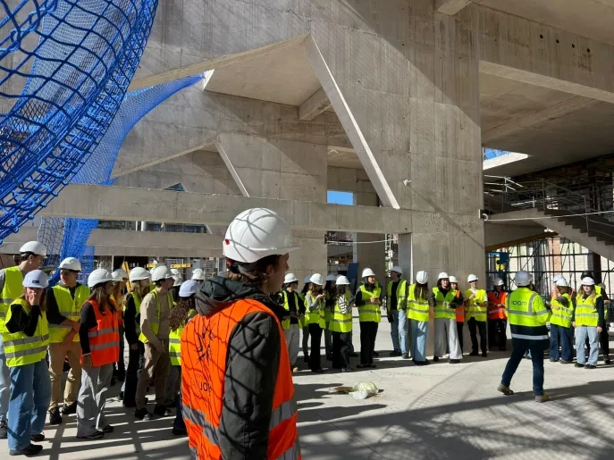 Alumnos de Arquitectura de la USJ visitan las obras del nuevo estadio de La Romareda