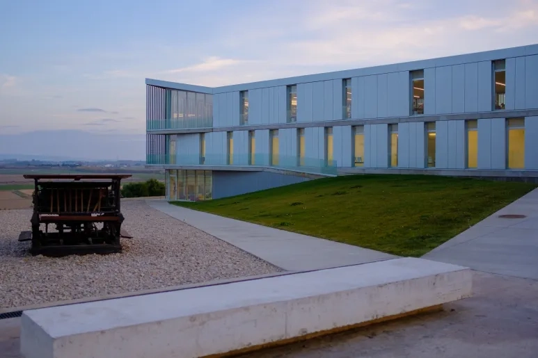 El Edificio Estudiantes de la Universidad San Jorge premiado con el Trofeo Ricardo Magdalena
