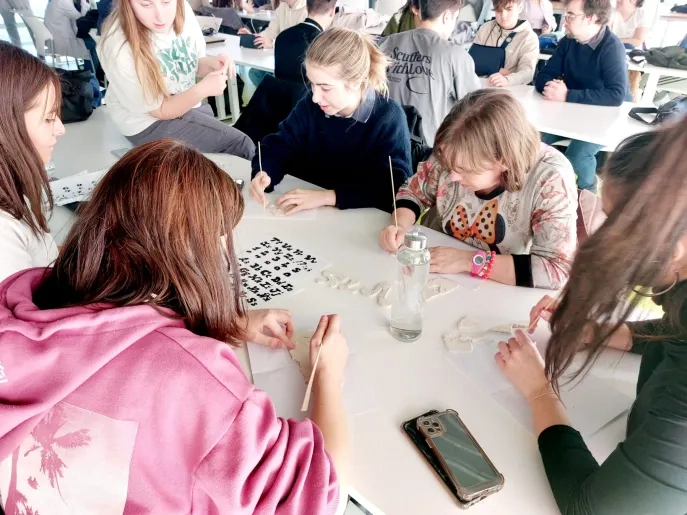 La Universidad San Jorge y Atades desarrollan una actividad conjunta para fusionar arquitectura y discapacidad 