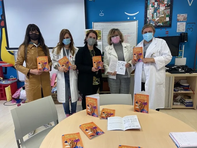 La USJ entrega al Aula Hospitalaria del Hospital Miguel Servet el número de primavera de la revista “Botiquín y Sonrisas”