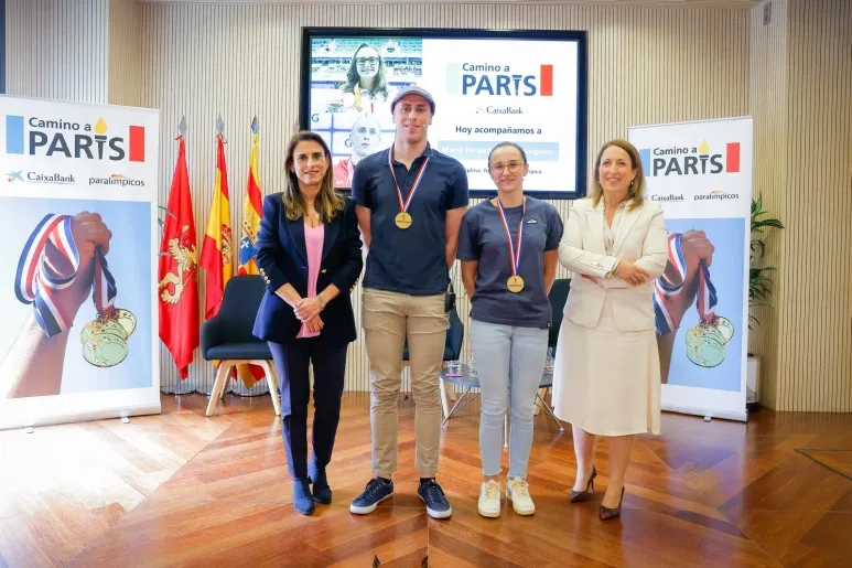 CaixaBank organiza un evento en el Edificio Grupo San Valero para apoyar a las jóvenes promesas de la natación paralímpica María Delgado e Iván Salguero