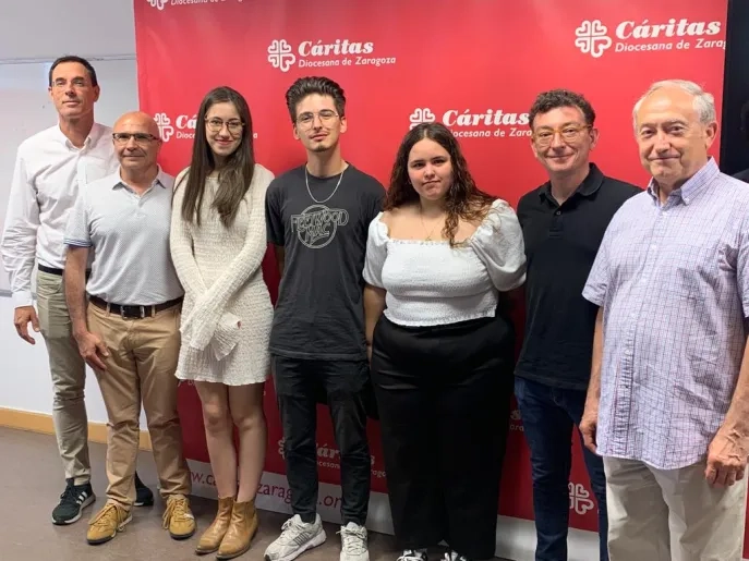 Tres alumnos de la Universidad San Jorge realizan un vídeo para dar a conocer el proyecto social Moda re- de Cáritas Diocesana de Zaragoza