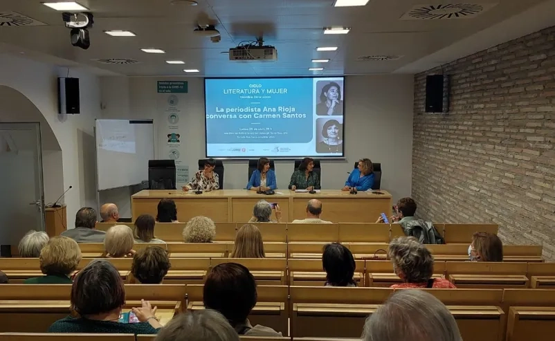 La segunda sesión del ciclo Literatura y mujer recibe a la escritora  Carmen Santos