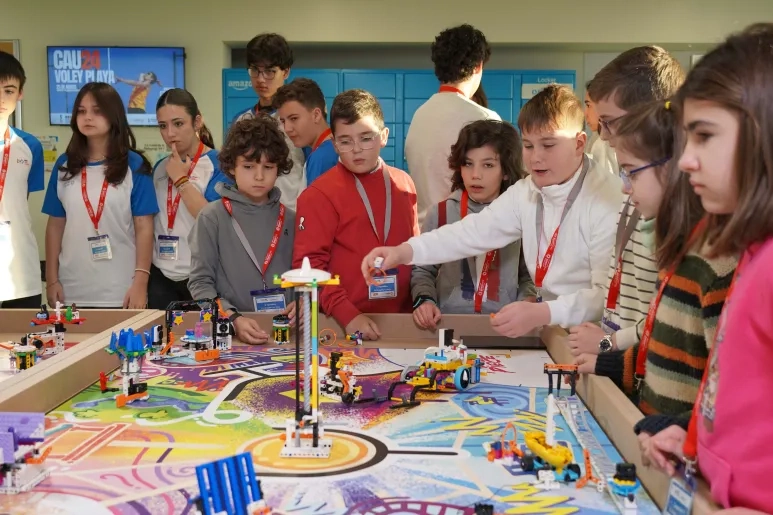 El equipo LEGODIMA del Colegio Divino Maestro de Logroño gana la First Lego League de Aragón y La Rioja