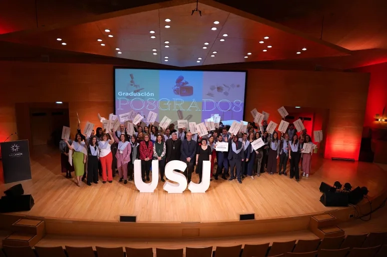 Más de 200 alumnos de la promoción 2022-2023 de másteres universitarios y títulos propios de la USJ celebran su graduación