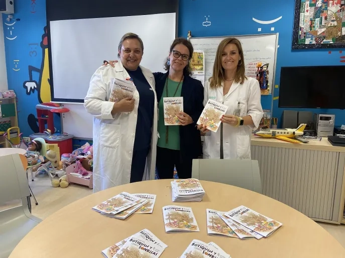 La USJ entrega al Aula Hospitalaria del Hospital Miguel Servet el número de otoño de la revista “Botiquín y Sonrisas”