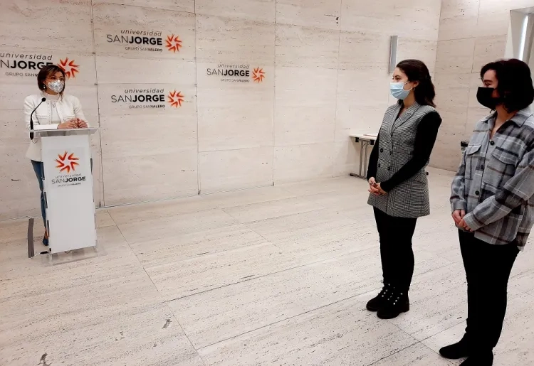Las egresadas Sonia Núñez y Mar Zamorano, becadas por la calidad de sus investigaciones en el ámbito farmacéutico y de videojuegos