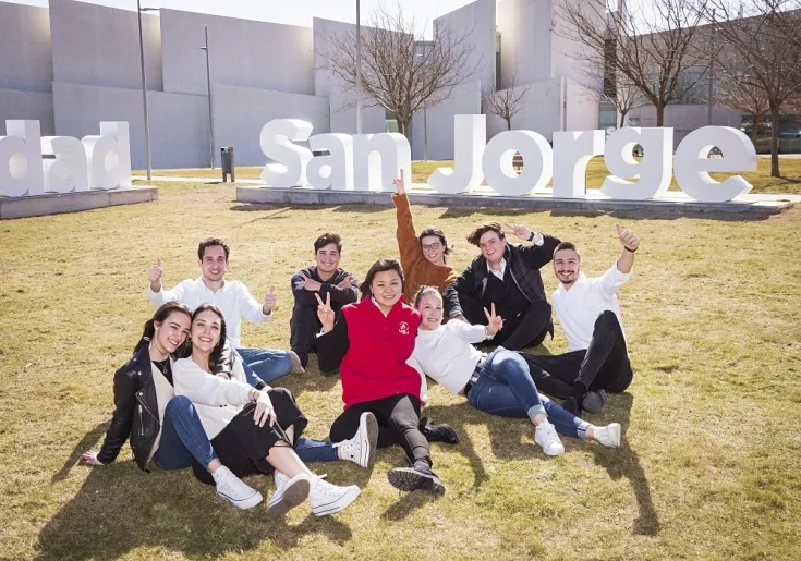 El 86% de los egresados de la promoción 2020 de la USJ se encuentra trabajando y el 92% recomendaría la universidad
