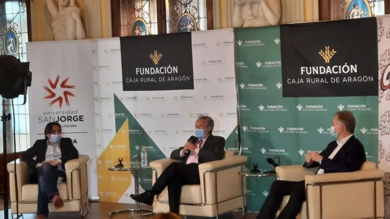 Luis del Val comparte su experiencia profesional como periodista y escritor en un ciclo de conversaciones organizado por Cultura USJ