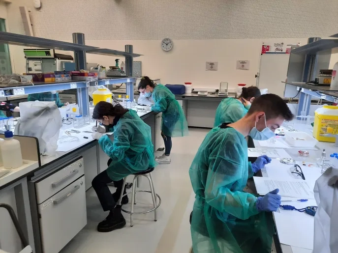 Marta Beired, Alejandra Pastor y Yixi Zhang serán los representantes de Aragón en la Olimpiada Española de Biología