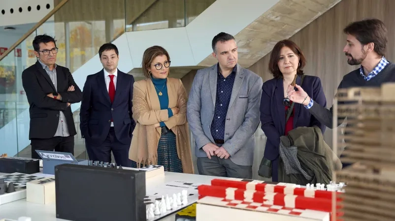La directora general de Universidades del Gobierno de Aragón, Yolanda Sancho, visita el campus de la Universidad San Jorge
