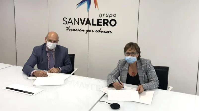 El Grupo San Valero firma un convenio con la escuela de Hostelería Guayente por el que financiará dos becas para este curso