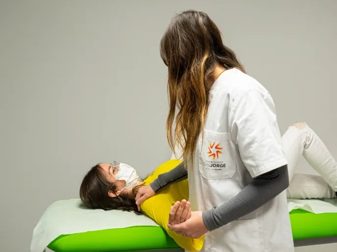 La USJ colabora con la Asociación Española Contra el Cáncer en Zaragoza poniendo en marcha una consulta de orientación en fisioterapia para pacientes y familias