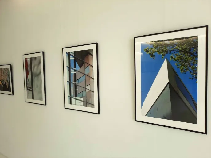 La exposición fotográfica “Luz y forma” de Íñigo Insausti, en Espacio en Blanco de la USJ