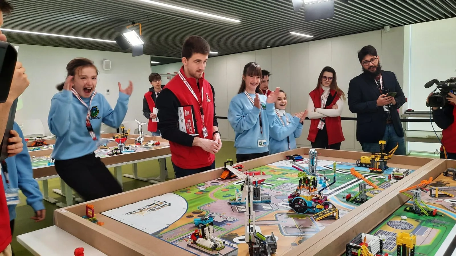 El equipo FSINGENIUM gana la First Lego League en Aragón | Universidad San  Jorge