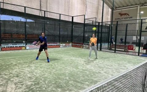40 participantes compiten en el Torneo de Pádel Alumni USJ